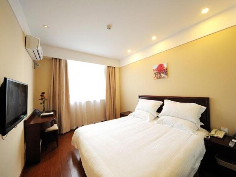 Greentree Inn Shanghai West Huaxia Road Metro Station Express Hotel Bagian luar foto