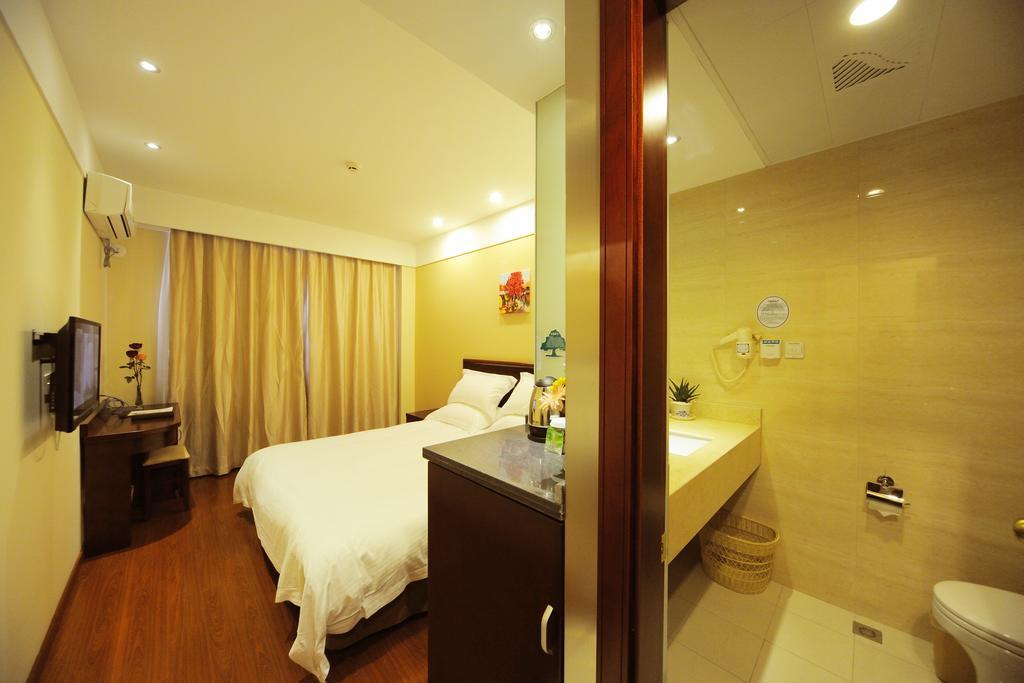 Greentree Inn Shanghai West Huaxia Road Metro Station Express Hotel Bagian luar foto