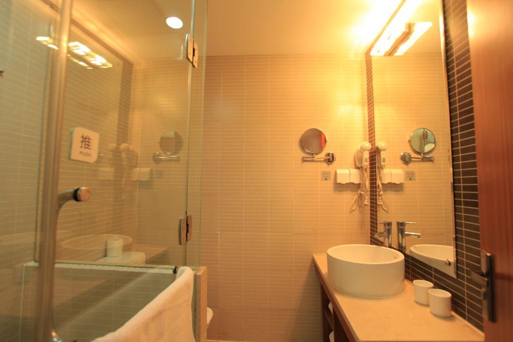 Greentree Inn Shanghai West Huaxia Road Metro Station Express Hotel Bagian luar foto